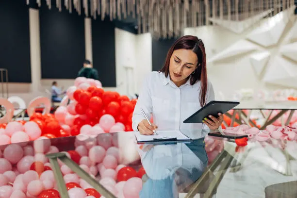 Event planner guiding clients through ideas