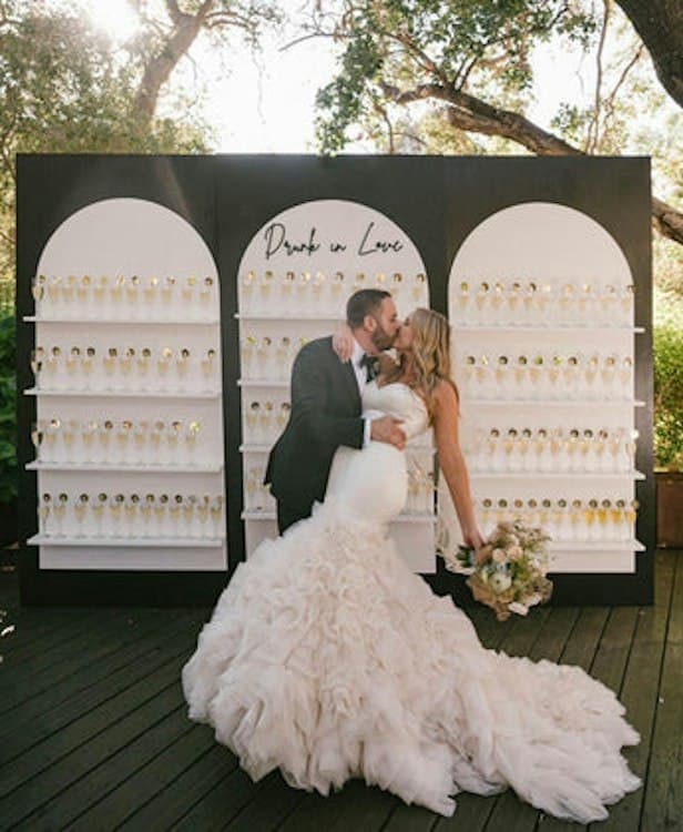 Backdrop Walls Black & White Shelf