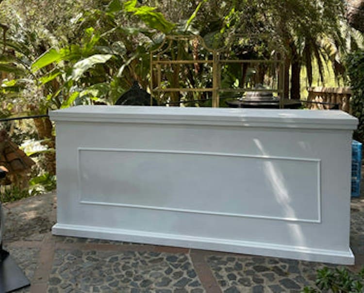 White Wood Bar '8