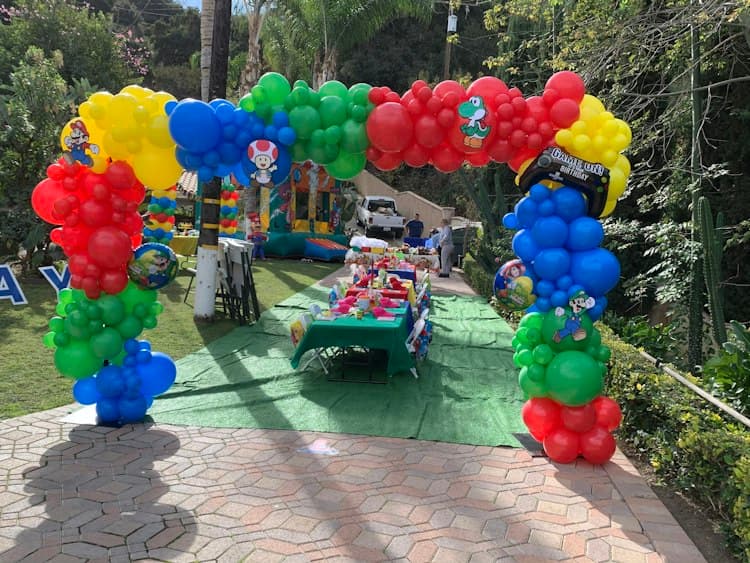 Balloon garland