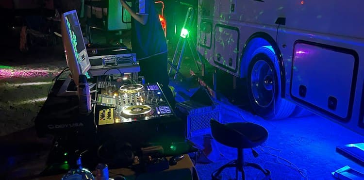 Gold DJ Set